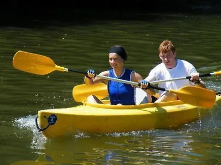 לינה וארוחת בוקר Les Vieilles Pierres 2*